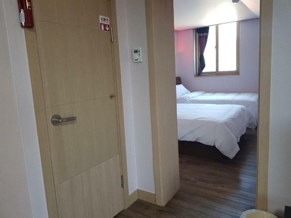 Hyundai Elliot Hotel And Resort بيونغتشانغ الغرفة الصورة